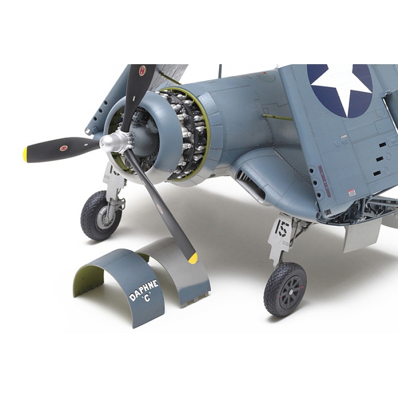 Tamiya 60324 – 1:32 F4U-1 Corsair Birdcage Modellbausatz, Inkl. Fotoätzteile & Figuren
