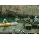 U.S. sailors loading torpedo WWII - Royal Model 1/35