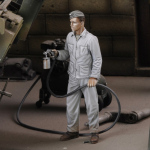 Soldier spray painting - Royal Model 1/35