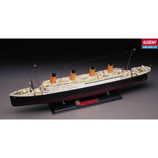RMS Titanic The White Star Liner - Academy 1/400