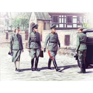 WWII German Staff Personnel - ICM 1/35