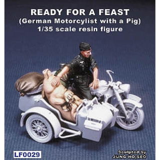 German Motorcycle Rider w. a Pig (WWII) - Legend 1/35