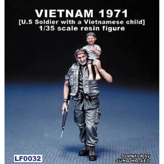 US Soldier w. a Vietnamese Child on his Shoulder - Legend 1/35