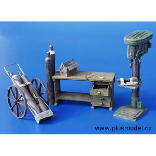 Workshop Equipment - Plus Model 1/35