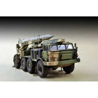 Russian 9P113 TEL w. 9M21 Rocket of 9K52 Luna-M System (FROG-7) - Trumpeter 1/72